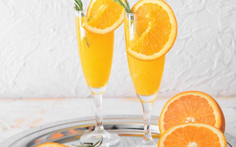 Mimosa koktajl_shutterstock.jpg