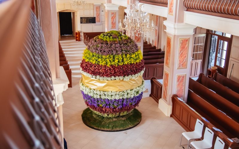 cerkev-bodonci, cvetlično-velikonočno-jajce-v-bodoncih