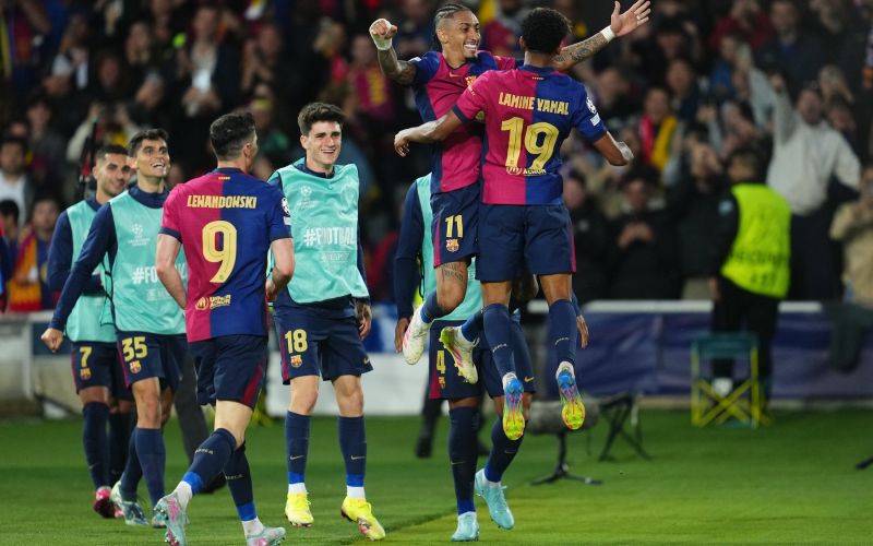 barcelona lamine yamal robert lewandowski raphinha.jpg