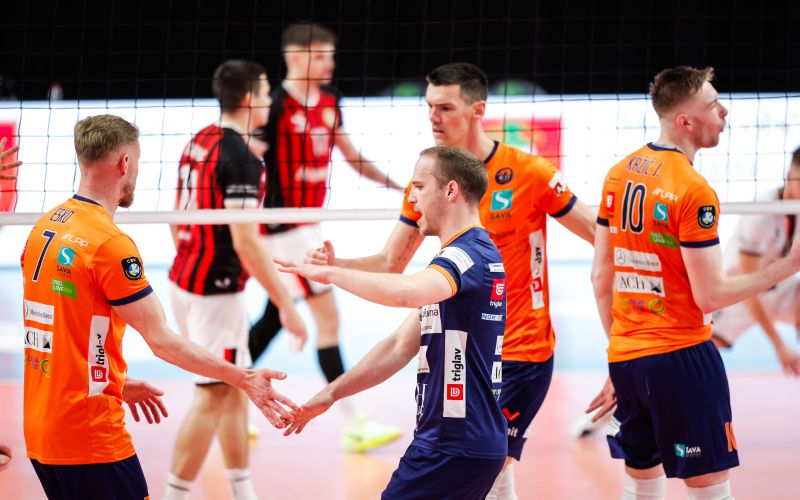 ach volley.jpg