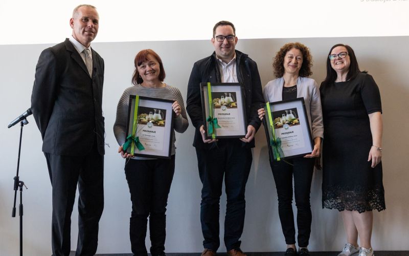 Mlekarna-predstavniki-prvih-treh-kmetijskih-zadrug-z-največ-prodanimi-litri-mleka-v-letu-2024.jpg