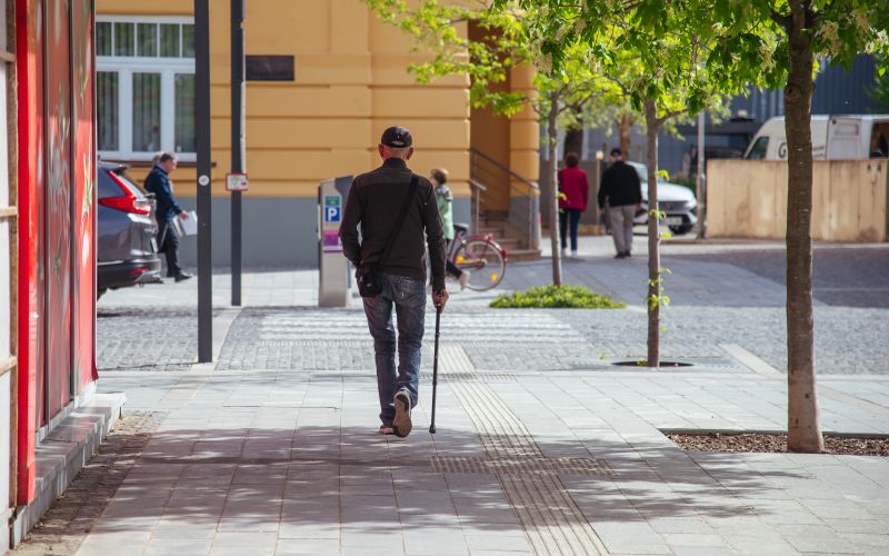 simbolična, starostniki, upokojenci, invalid, starejši, pešec
