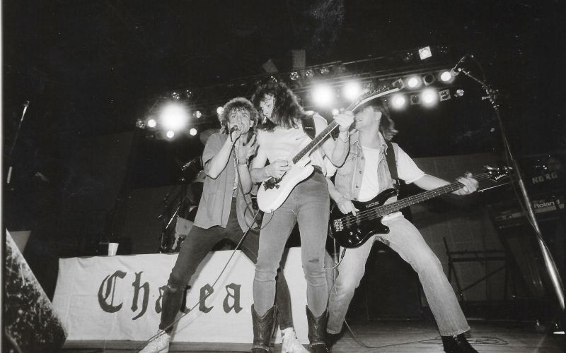 CHATEAU - Nastali so leta 1986, takole pa so uživali na odru leta 1988.