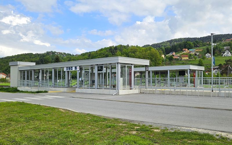 peron železniška šmartno.jpg