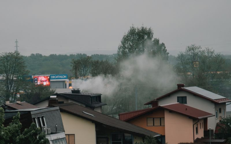 simbolična, zima, kurjava, kurjenje, drva, dim, onesnaženje, zrak