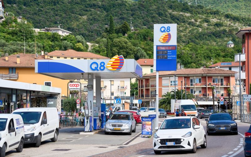 nago torbole, gardsko jezero, bencinska.jpg