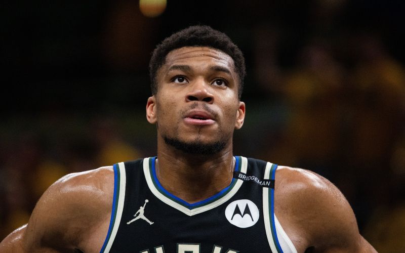 Antetokounmpo 25 pom.jpg