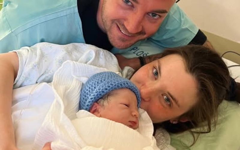 Dejan Dogaja in partnerica Kiara tik po rojstvu sina Leva