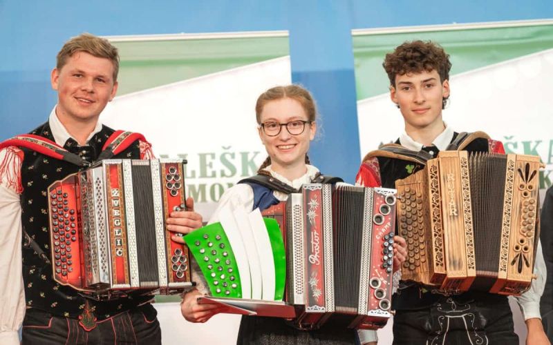 SALESKA HARMONIKA.jpg