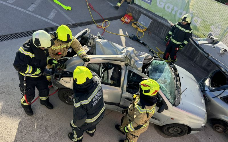 gasilci naslovnica.JPEG