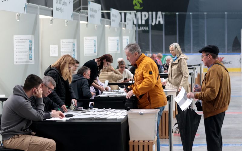 referendum o dodatkih k pokojnina, predčasno glasovanje.jpg
