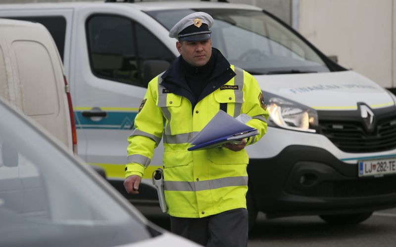policija