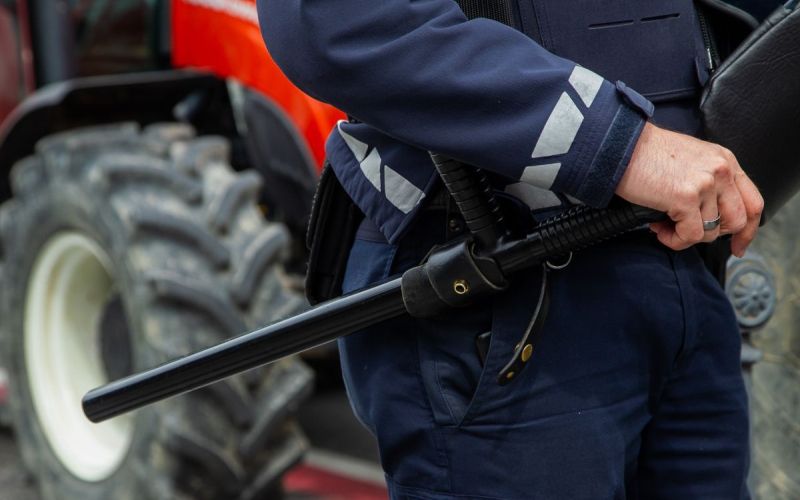 policija pendrek MV.jpeg