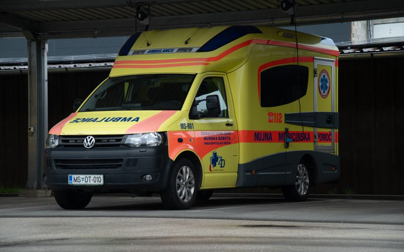 simbolična, rešilec, reševalno-vozilo, zdms, reševalci