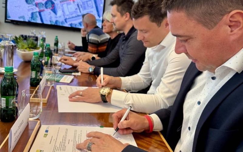 Podpis pogodbe z VG5, Cankarjeva, maj 2025.jpg