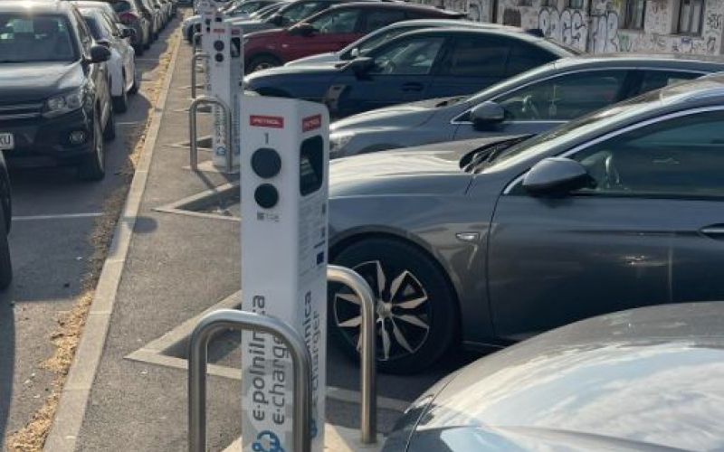 polnilnice, železniška postaja ljubljana.jpg