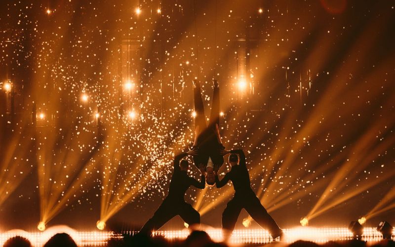 Tako kot je bil na glavo obrnjen na zadnji Evroviziji Klemen Slakonja, tako obrnjena je trenutno sit