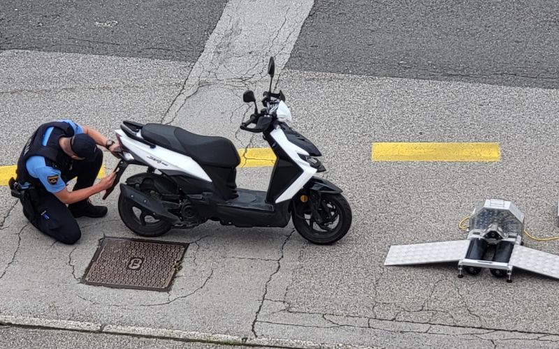 predelan-moped, nadzor