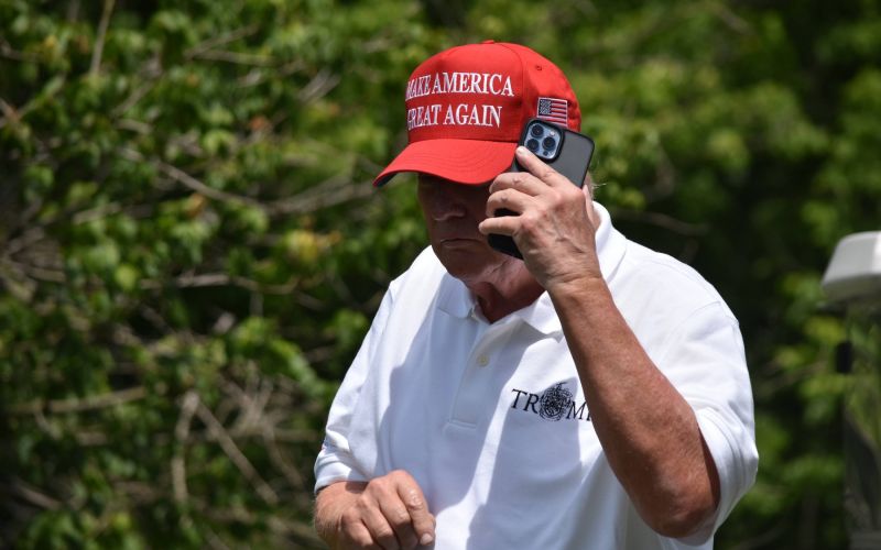 donald trump telefon.jpg