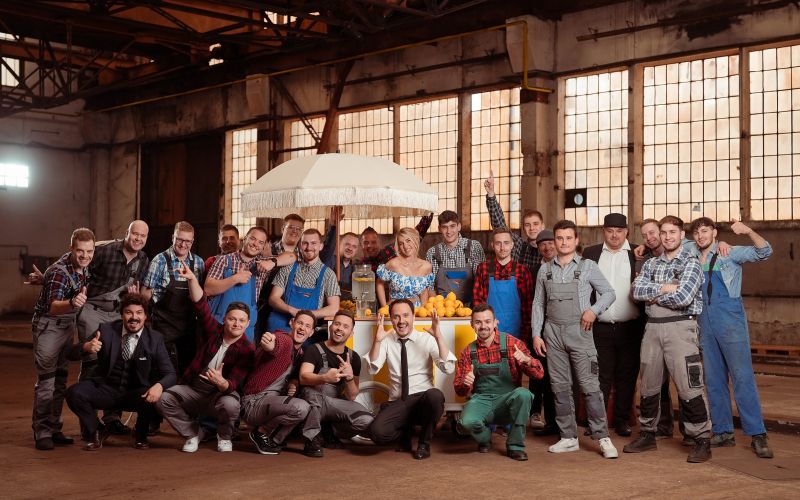 Zabavna polka z naslovom Kjer se kregata dva je dobila videozgodbo.