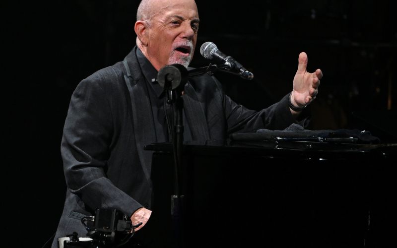Billy Joel - Billy Joel je zaradi zdravstvenih težav za nekaj časa odpovedal vse koncerte.