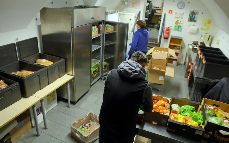 doniranje hrane, dobrodelnost, lakota