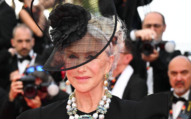 Cannes, Helen Mirren - Helen Mirren je šokirala z ogrlico narejeno iz več kot 400 karatov dra