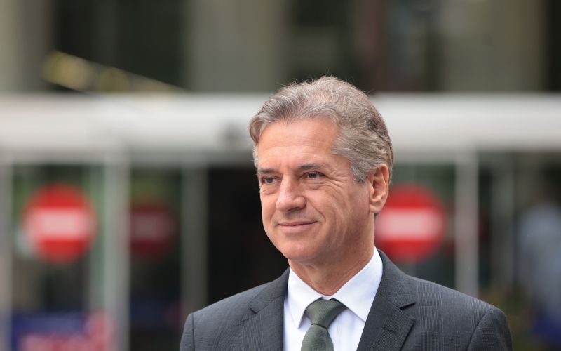 premier-robert-golob
