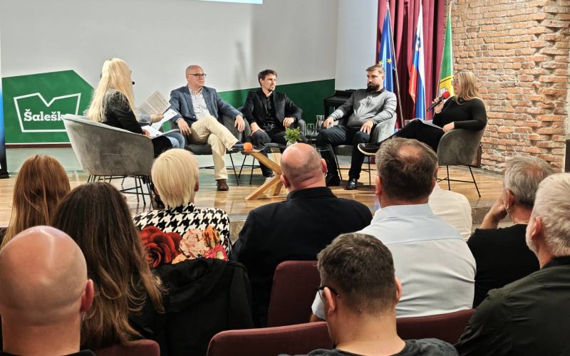 okrogla miza PV (3).jpg