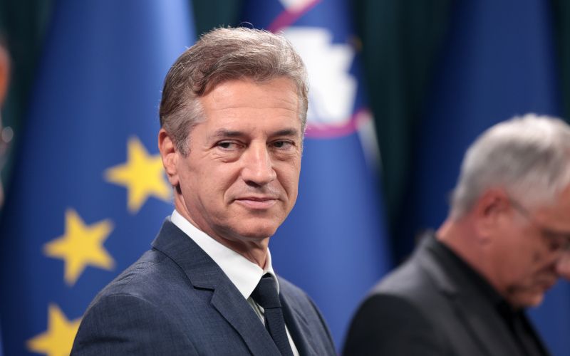 vlada golob han vrecko.jpg