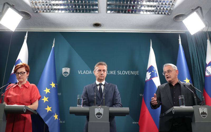 vlada golob han vrecko.jpg