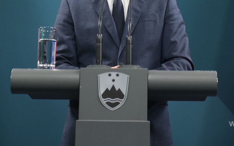 vlada golob han vrecko.jpg