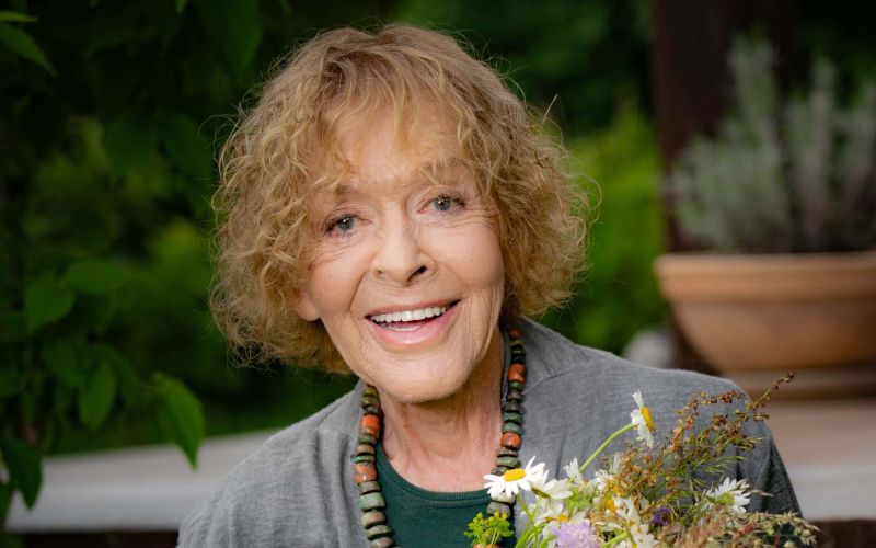 naslovnica milena zupancic - foto simen.jpg