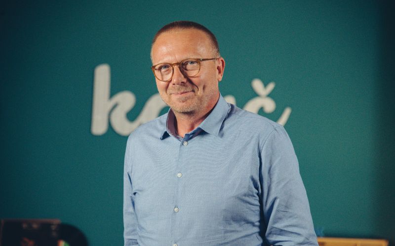 andrej-smodič, kavč, podkast, direktor-krajinskega-parka-goričko