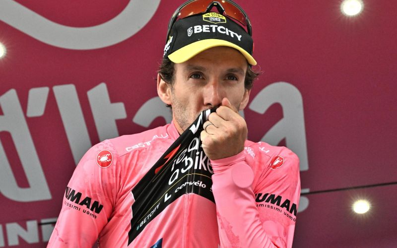 simona yates.jpg