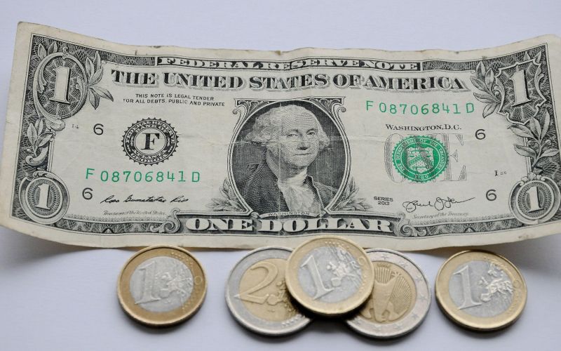 dolar, evro kovanci.jpg