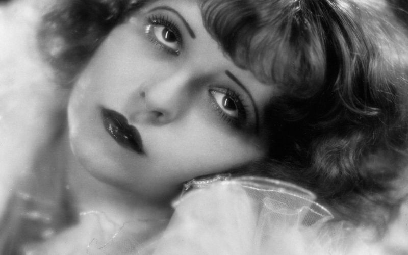 Clara Bow je ena največjih igralk vseh časov in tragična junakinja Hollywooda.