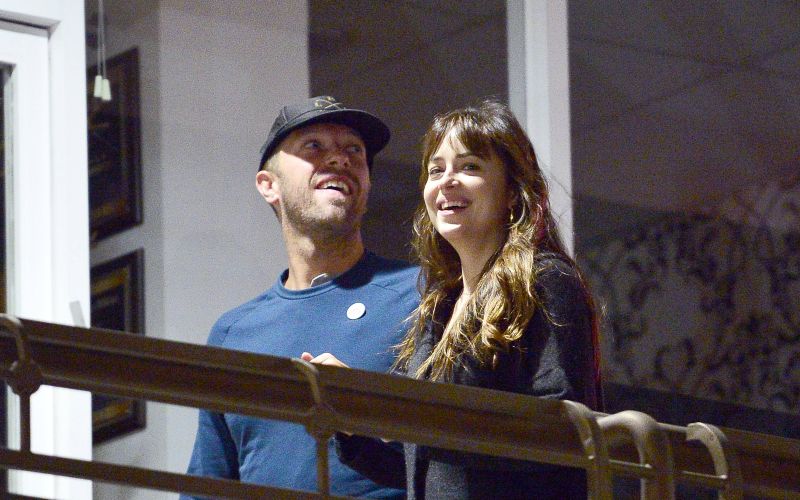 Dakota Johnson, Chris Martin.jpg