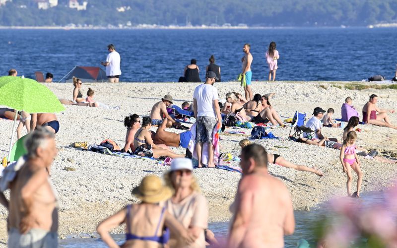 kopalci morje plaža.jpg