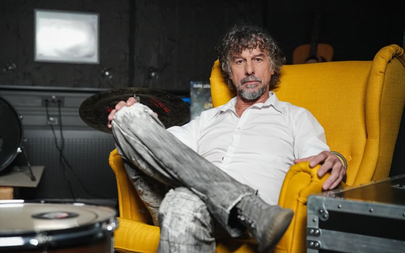 Jan Cvitkovič, eden najbolj samosvojih slovenskih filmskih ustvarjalcev, se tokrat predstavlja tudi