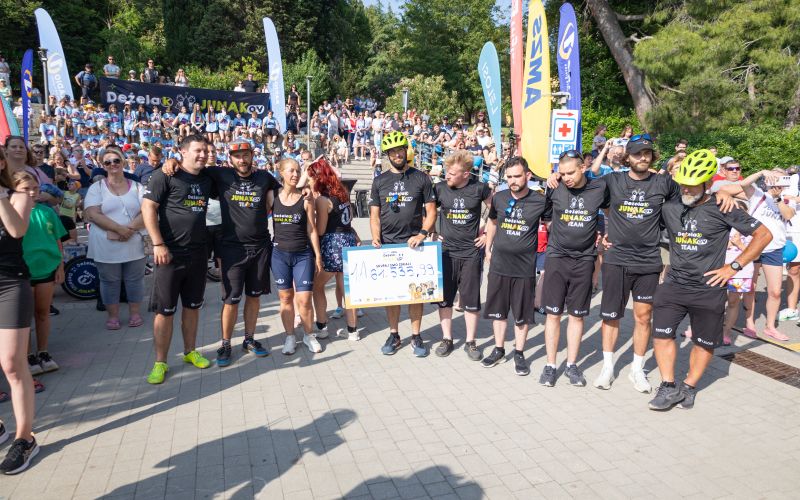 Deželak junak za počitnice otrok zbral 1.161.535,99 eur in se poslovil od