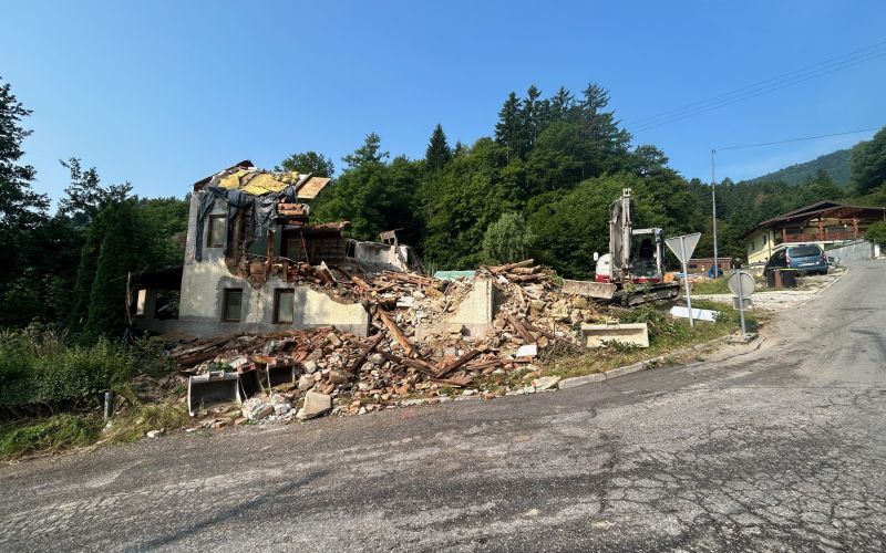 Cesta pokopališče rušenje.jpg