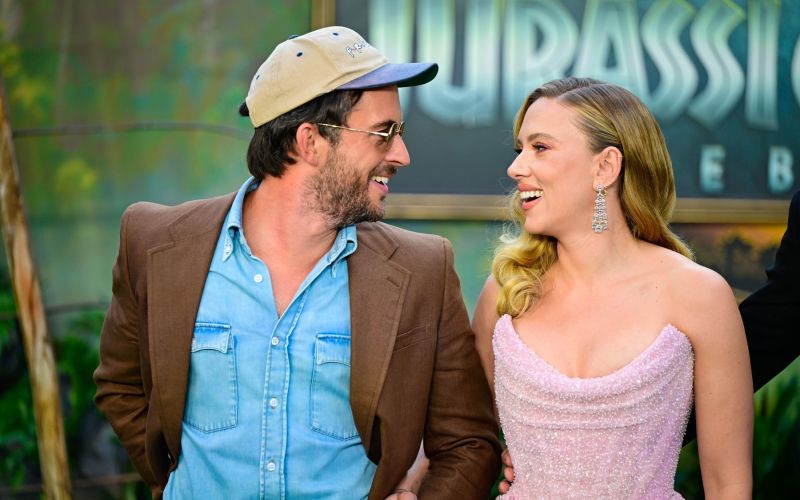 Scarlett Johansson, Jonathan Bailey