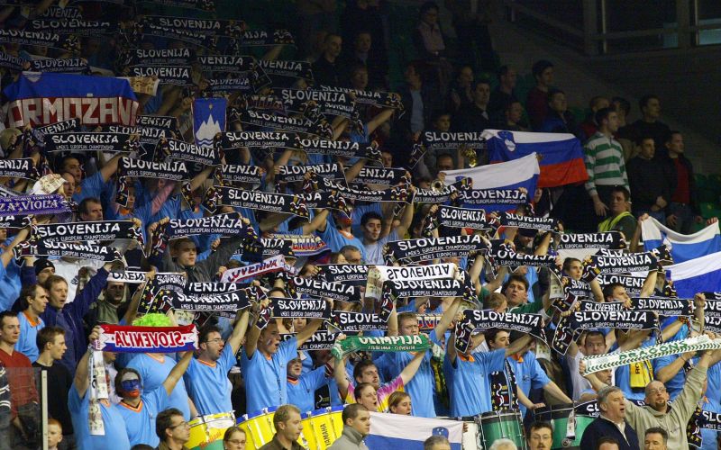 slovenija navijači.jpg