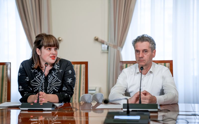 Nika Kovač, Robert Golob