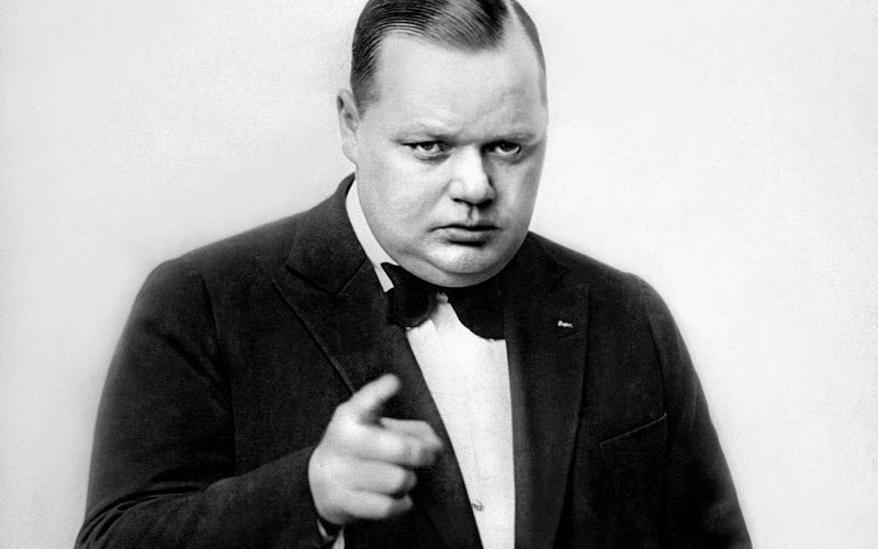 Roscoe Fatty Arbuckle je bil nesrečna figura - uspešen igralec in režiser iz samih začetkov nemega f
