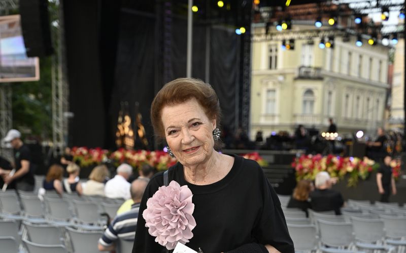 elza budau - sr.jpeg