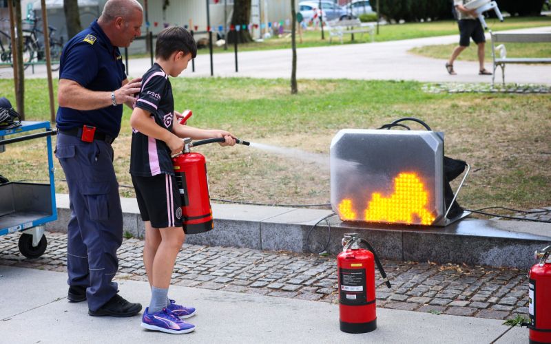 Preventivno gasilsko vozilo_Art kamp 4.jpeg