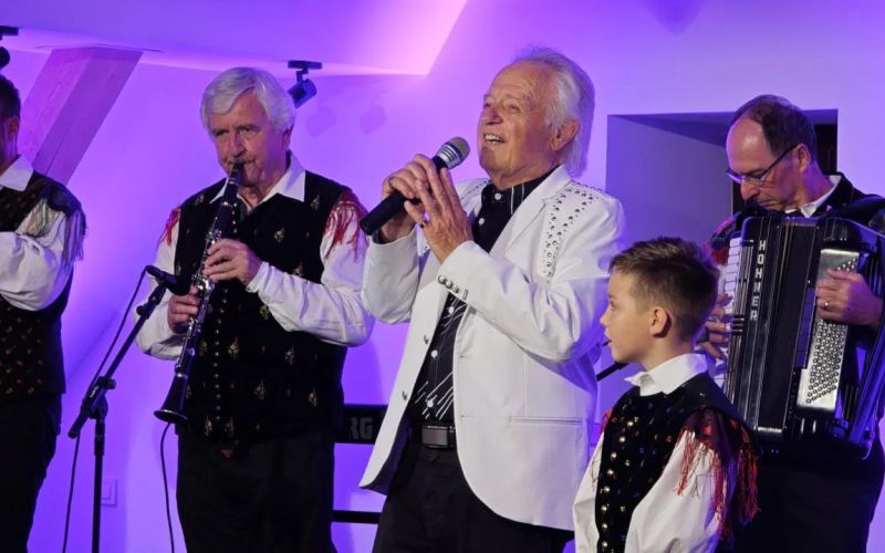 Alfi prvo obletnico muzeja praznoval z glasbenimi prijatelji