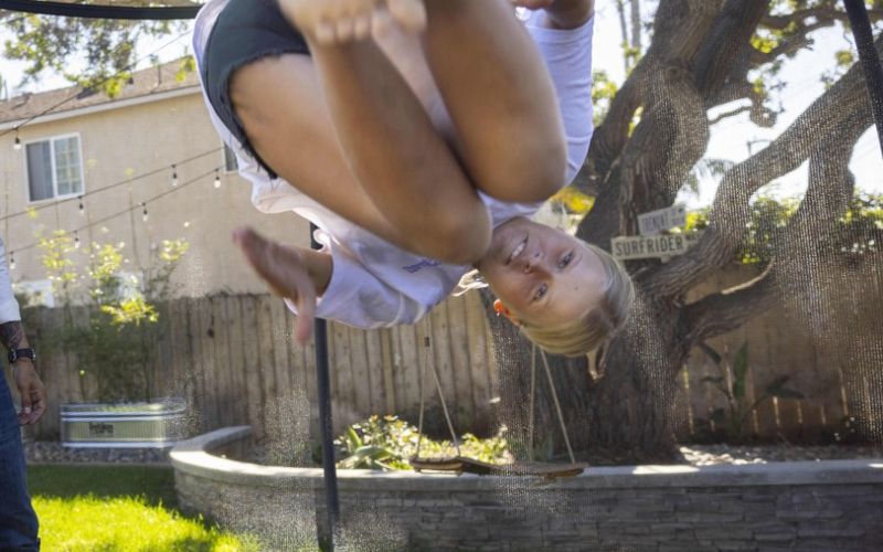 trampolin, otrok